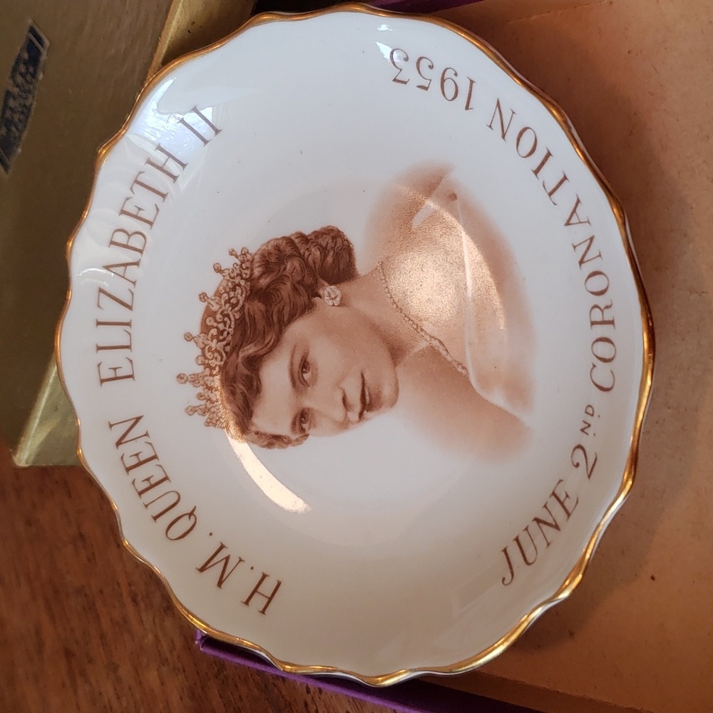 1953 Coronation of Queen Elizabeth II commemorative bowl MINT CONDITION